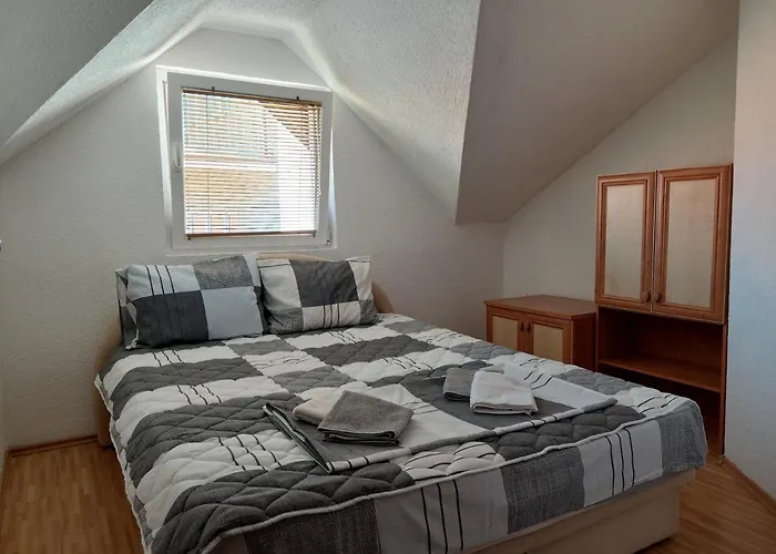 Apartment Em 2